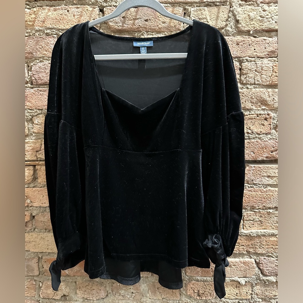 ModCloth Top / Size Medium / Color Black